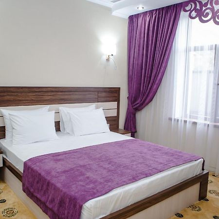 Luxury House Hotell Tsjimkent Eksteriør bilde