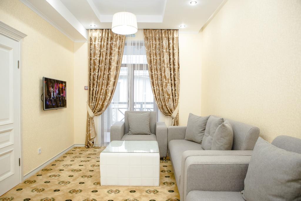 Luxury House Hotell Tsjimkent Eksteriør bilde