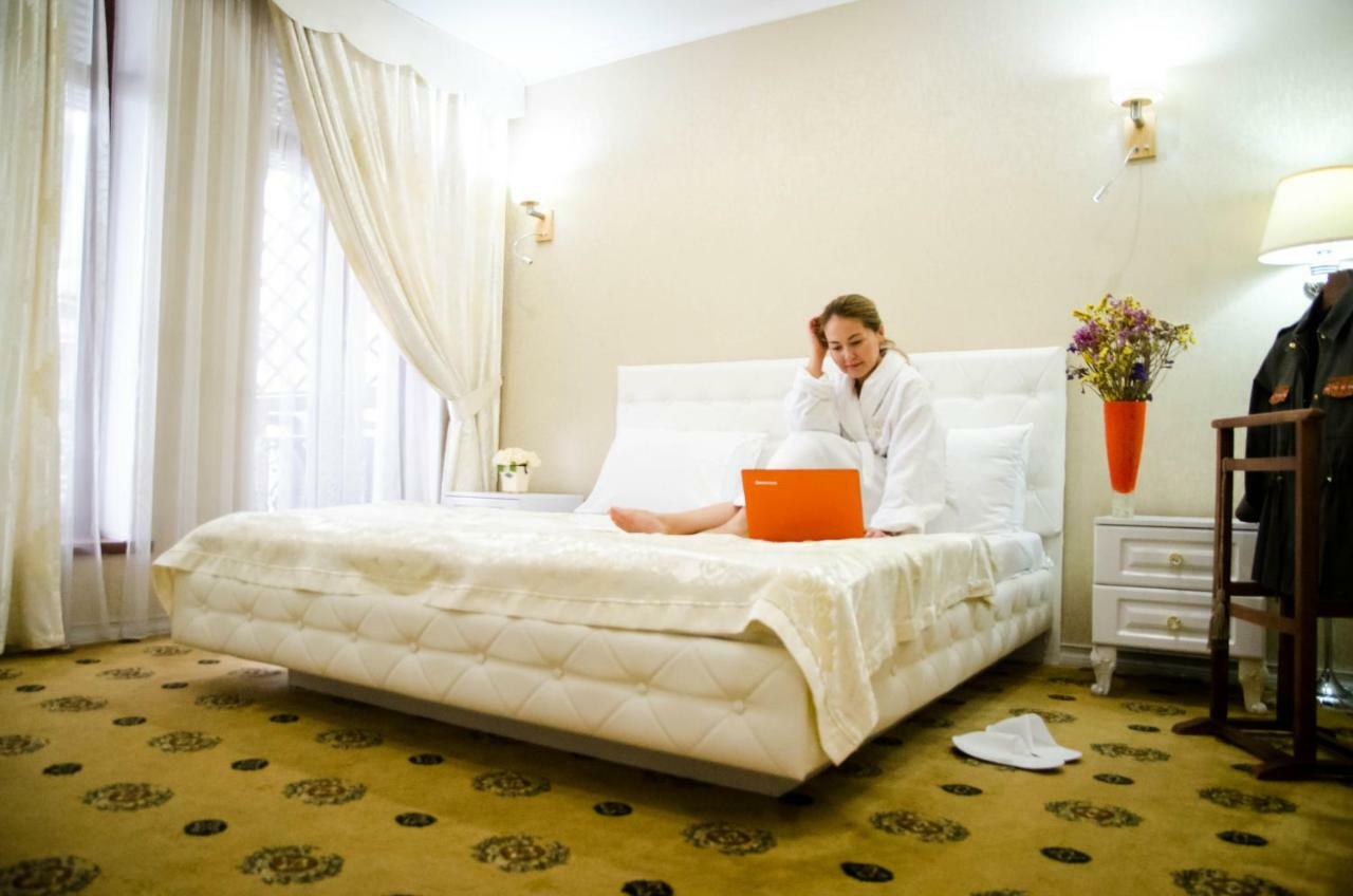 Luxury House Hotell Tsjimkent Eksteriør bilde