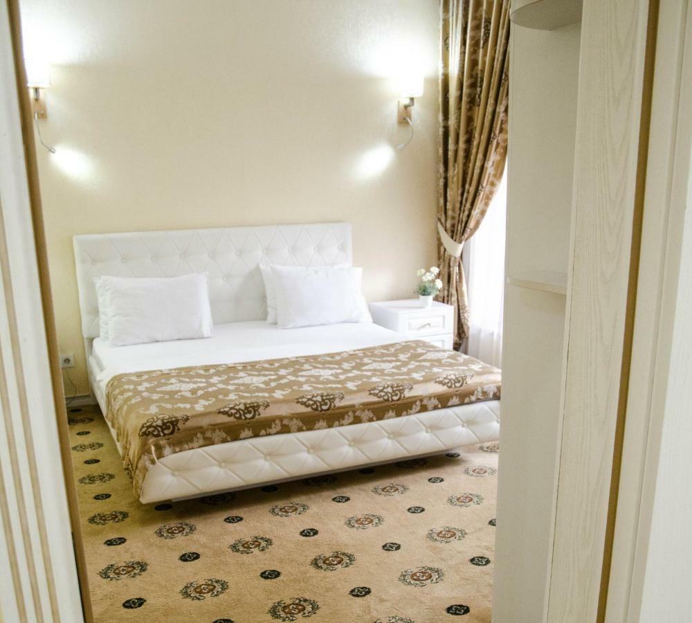 Luxury House Hotell Tsjimkent Eksteriør bilde