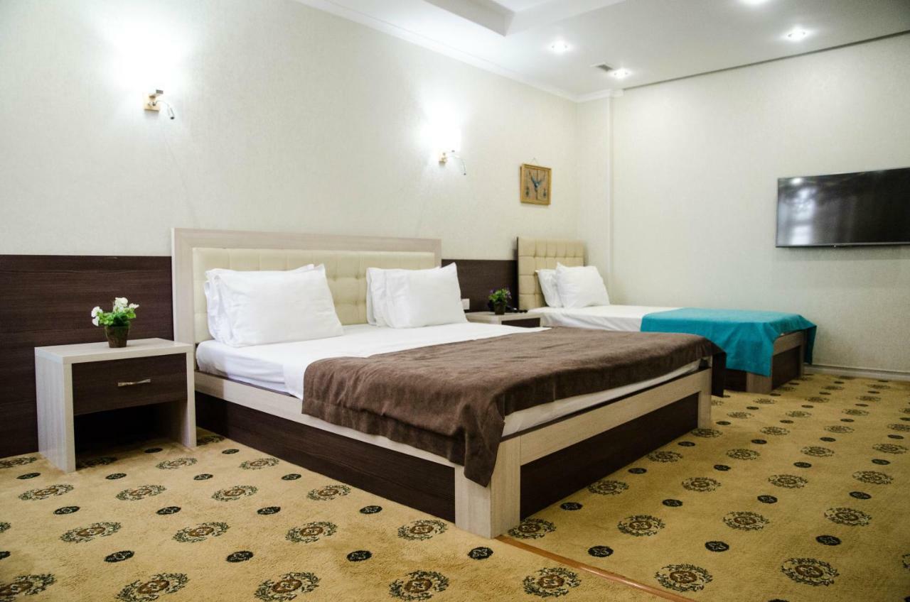 Luxury House Hotell Tsjimkent Eksteriør bilde
