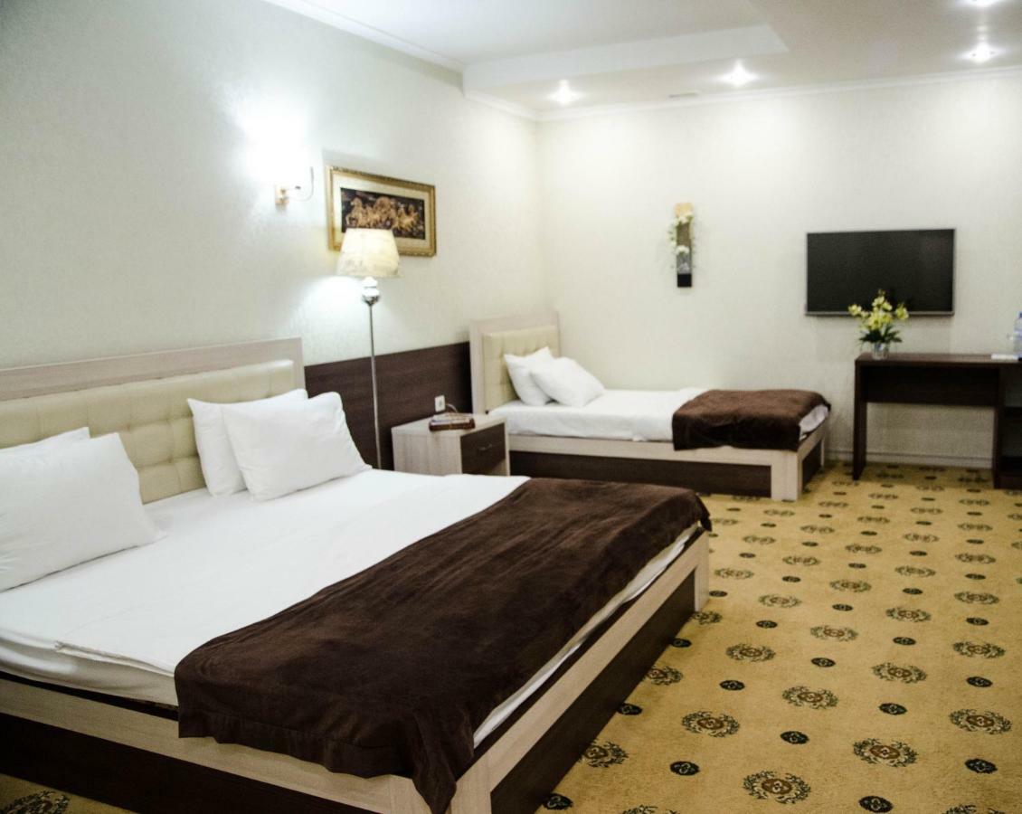 Luxury House Hotell Tsjimkent Eksteriør bilde