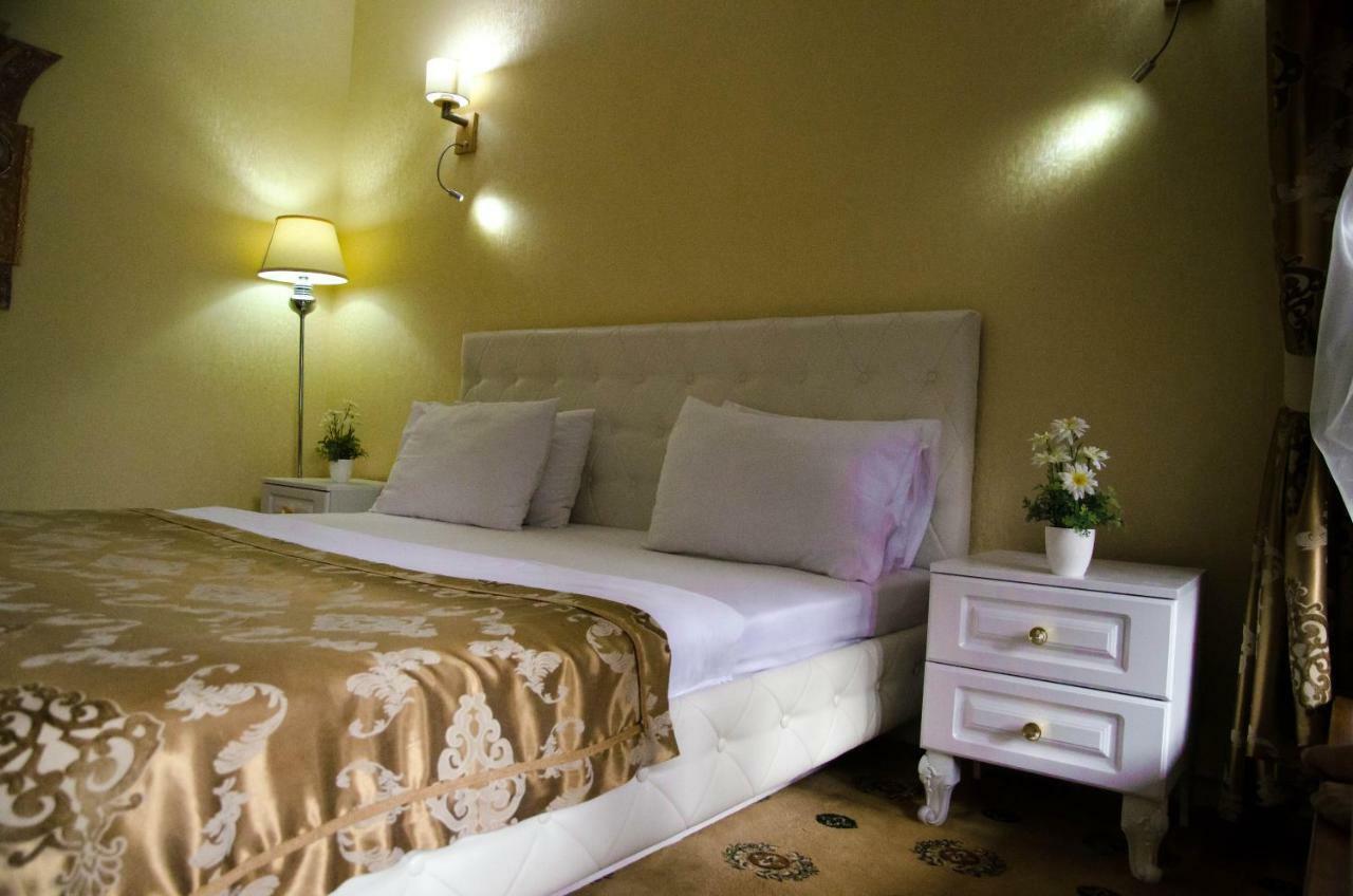 Luxury House Hotell Tsjimkent Eksteriør bilde