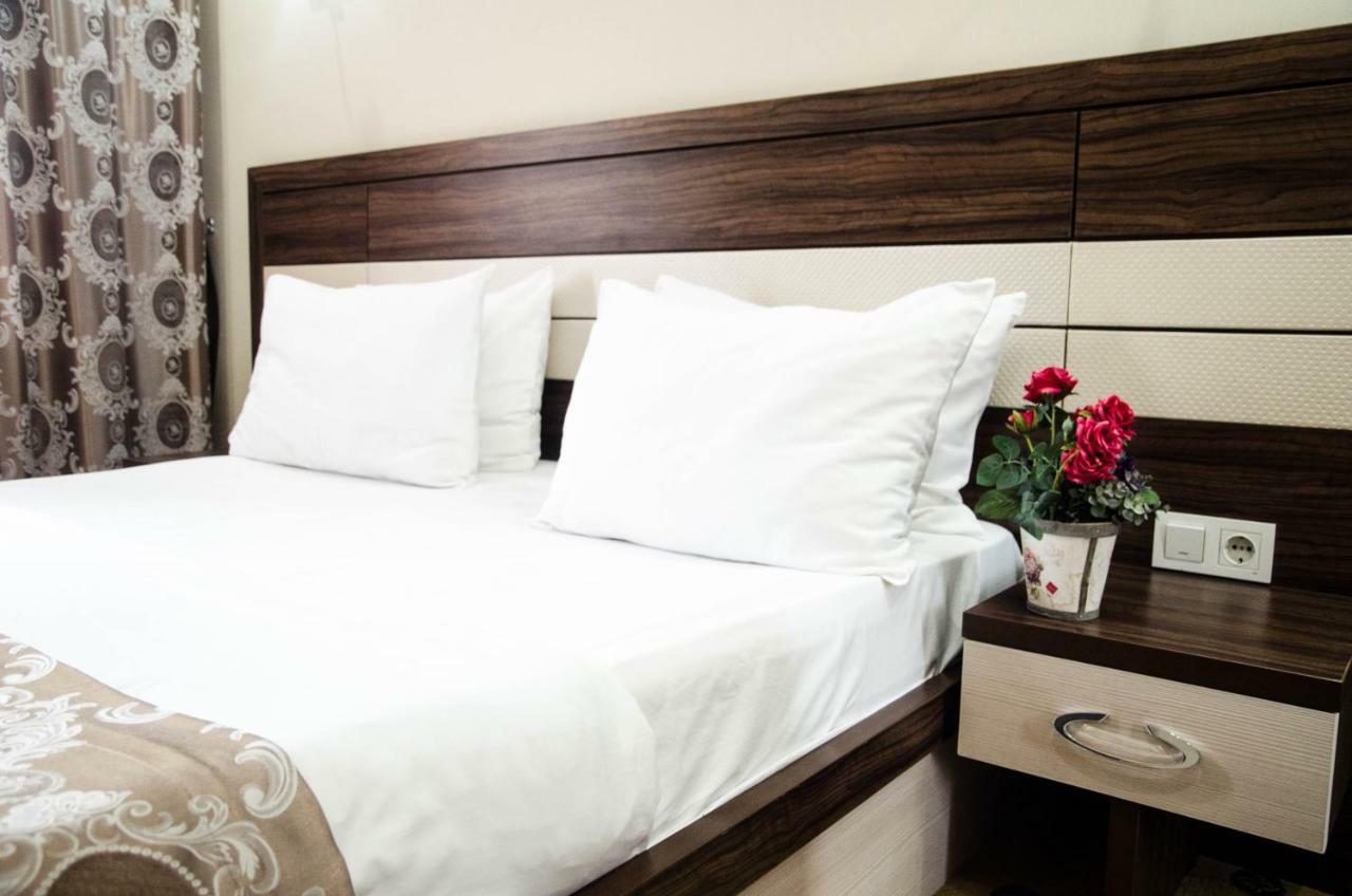 Luxury House Hotell Tsjimkent Eksteriør bilde