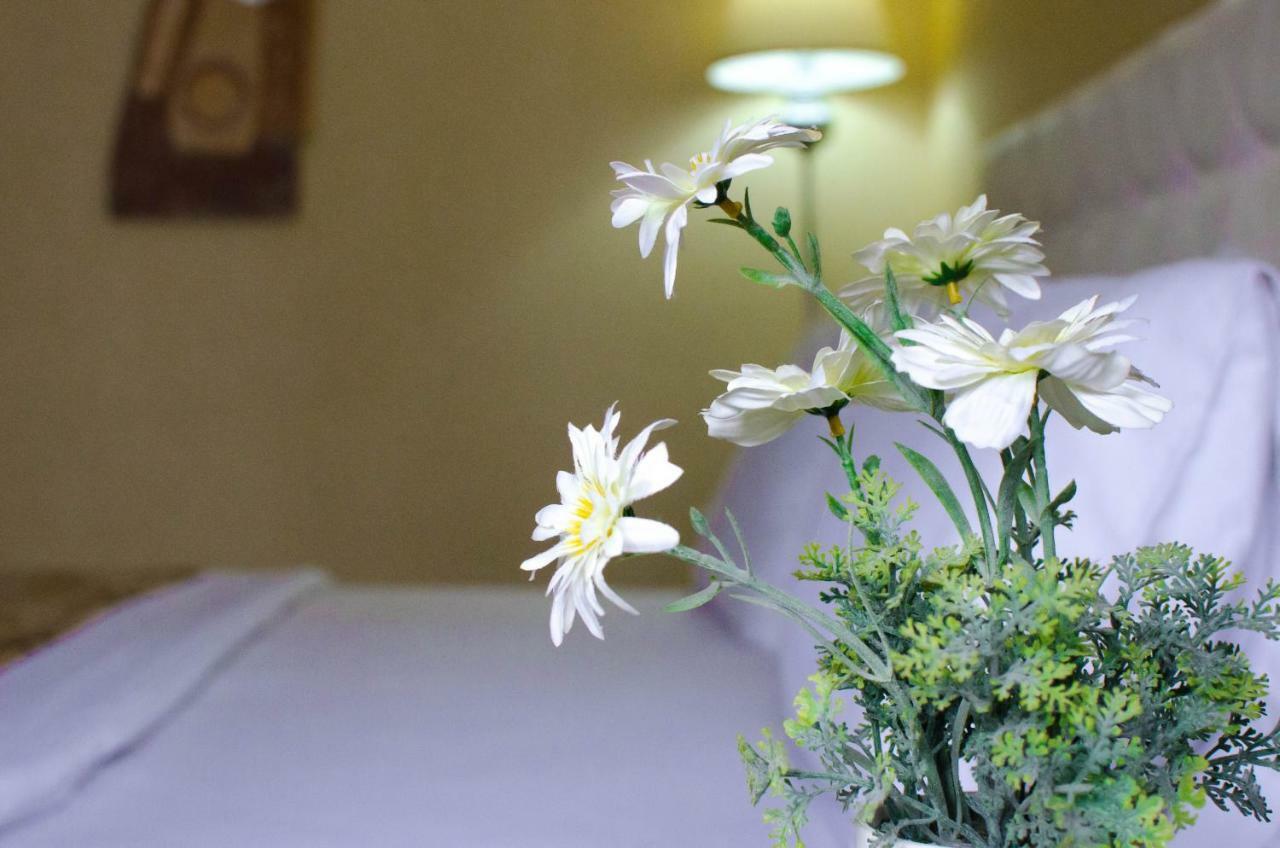 Luxury House Hotell Tsjimkent Eksteriør bilde