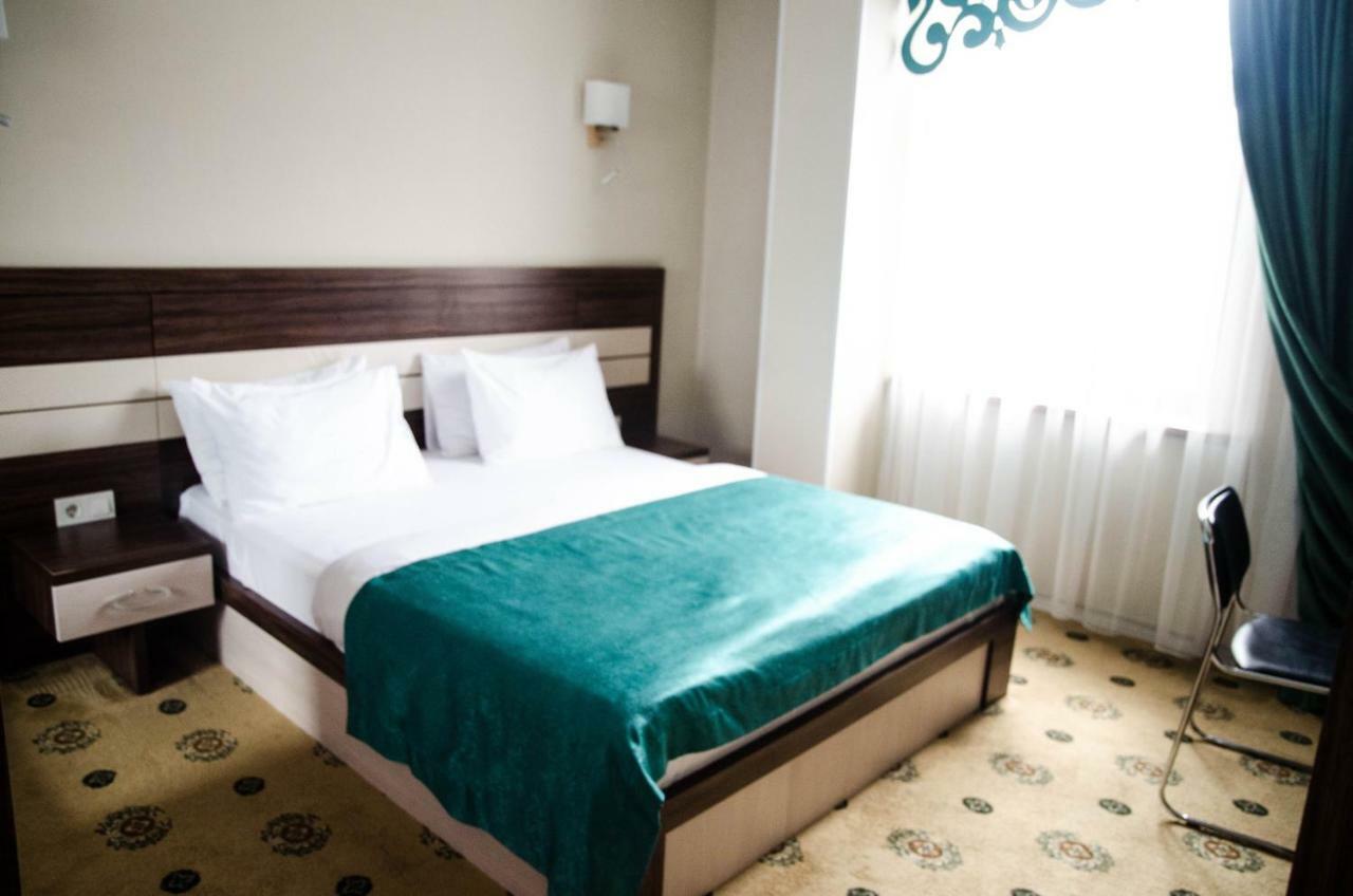 Luxury House Hotell Tsjimkent Eksteriør bilde