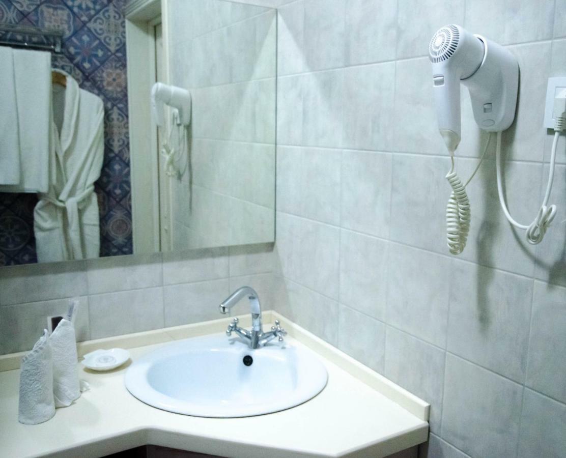 Luxury House Hotell Tsjimkent Eksteriør bilde