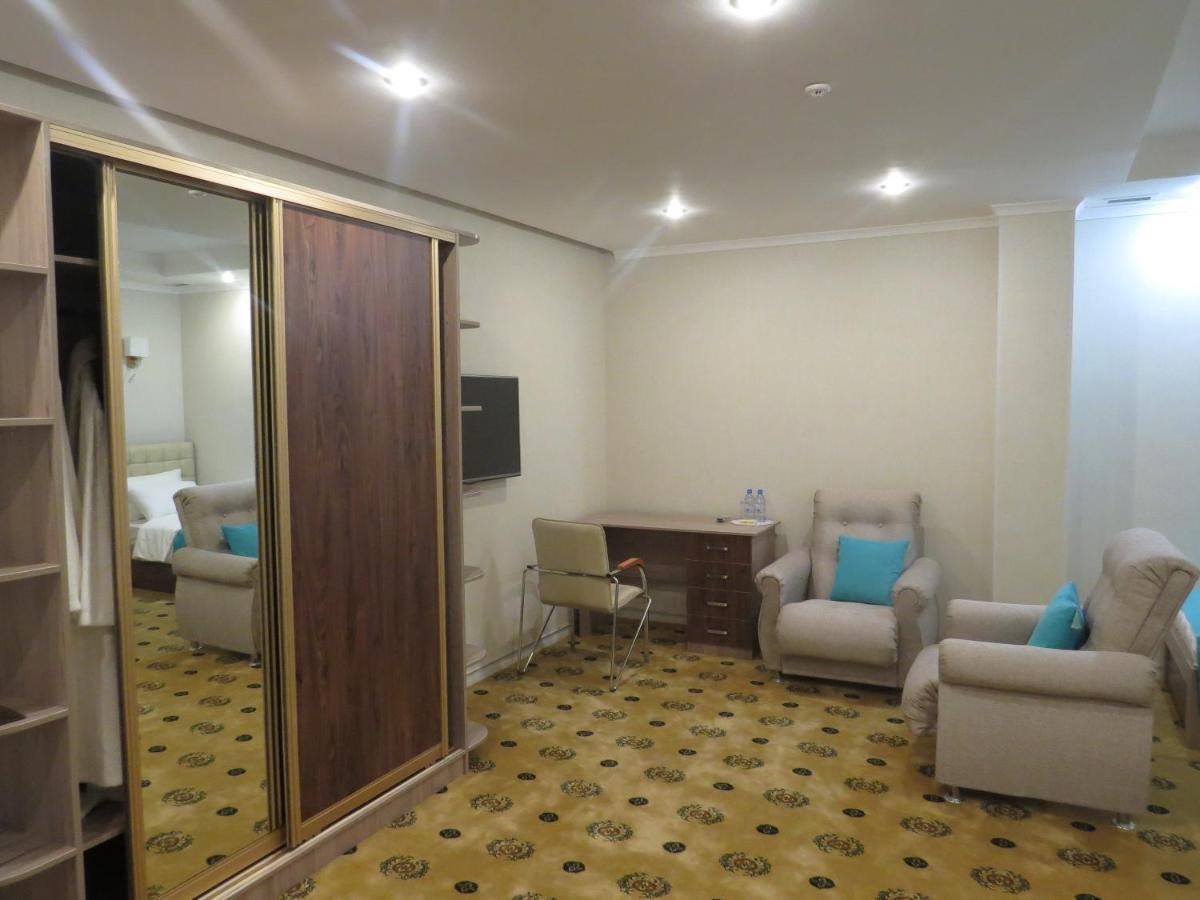 Luxury House Hotell Tsjimkent Eksteriør bilde